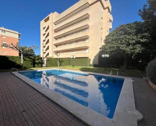 Piscina de Pis de lloguer en Mont-roig del Camp amb Aire condicionat