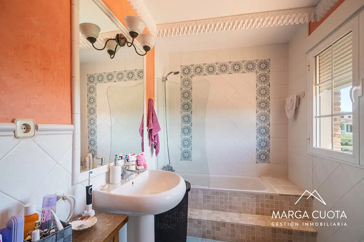 Bathroom of Houses for sale in Valdemorillo  with Heating, Private garden and Parquet flooring