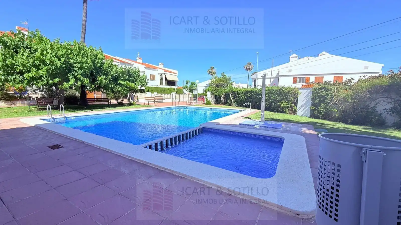 Piscina de Pis en venda en Vinaròs amb Jardí privat, Terrassa i Moblat