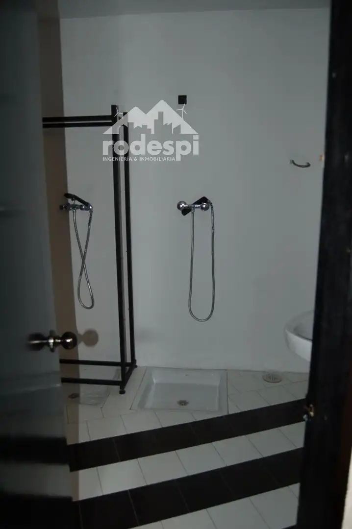 Badezimmer von Büro zur Miete in Ponteareas