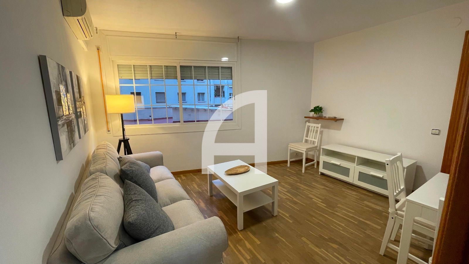 Living room of Flat to rent in  Barcelona Capital  with Air Conditioner, Heating and Parquet flooring