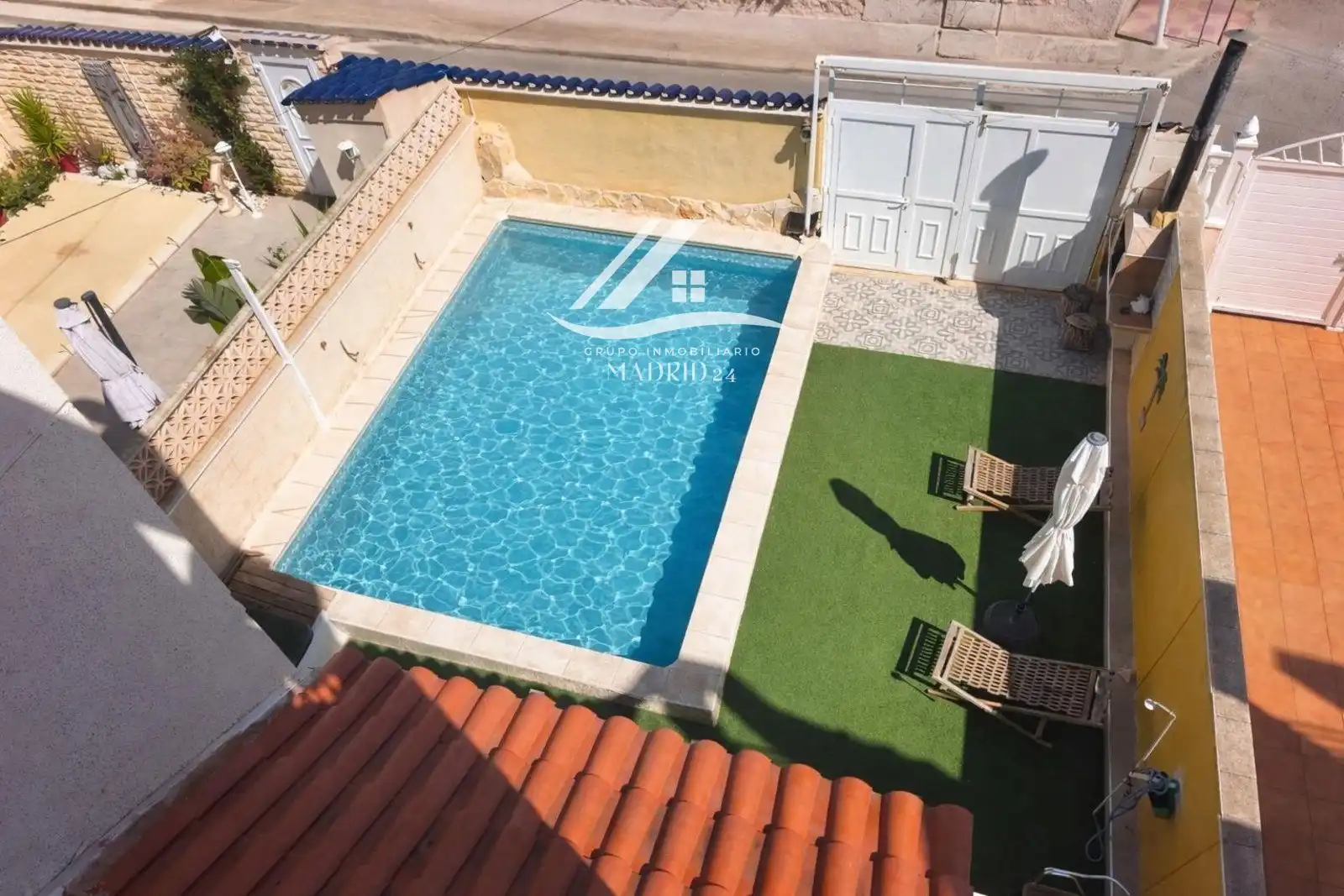 Piscina de Casa adosada en venda en Torrevieja