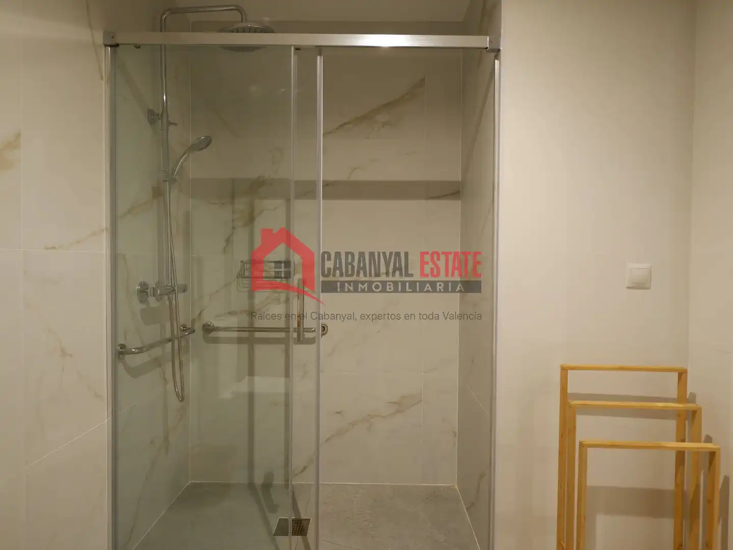 Baño de Apartamento en venta en Valencia con Aire acondicionado, Calefacción y Trastero