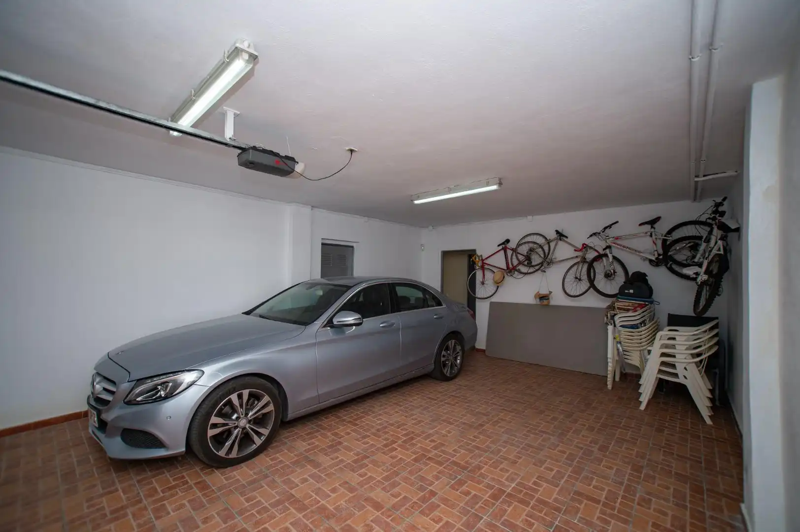 Aparcament de Casa o xalet en venda en Chiva amb Aire condicionat, Calefacció i Terrassa