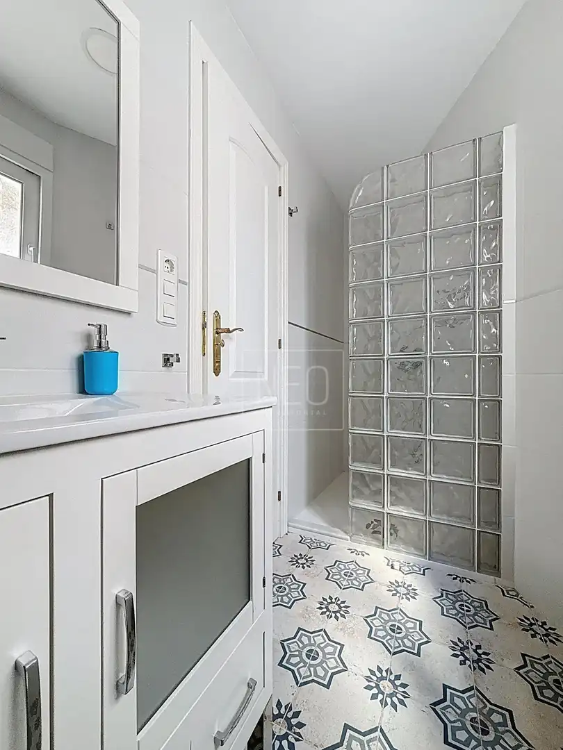 Bathroom of Flat for sale in Granada