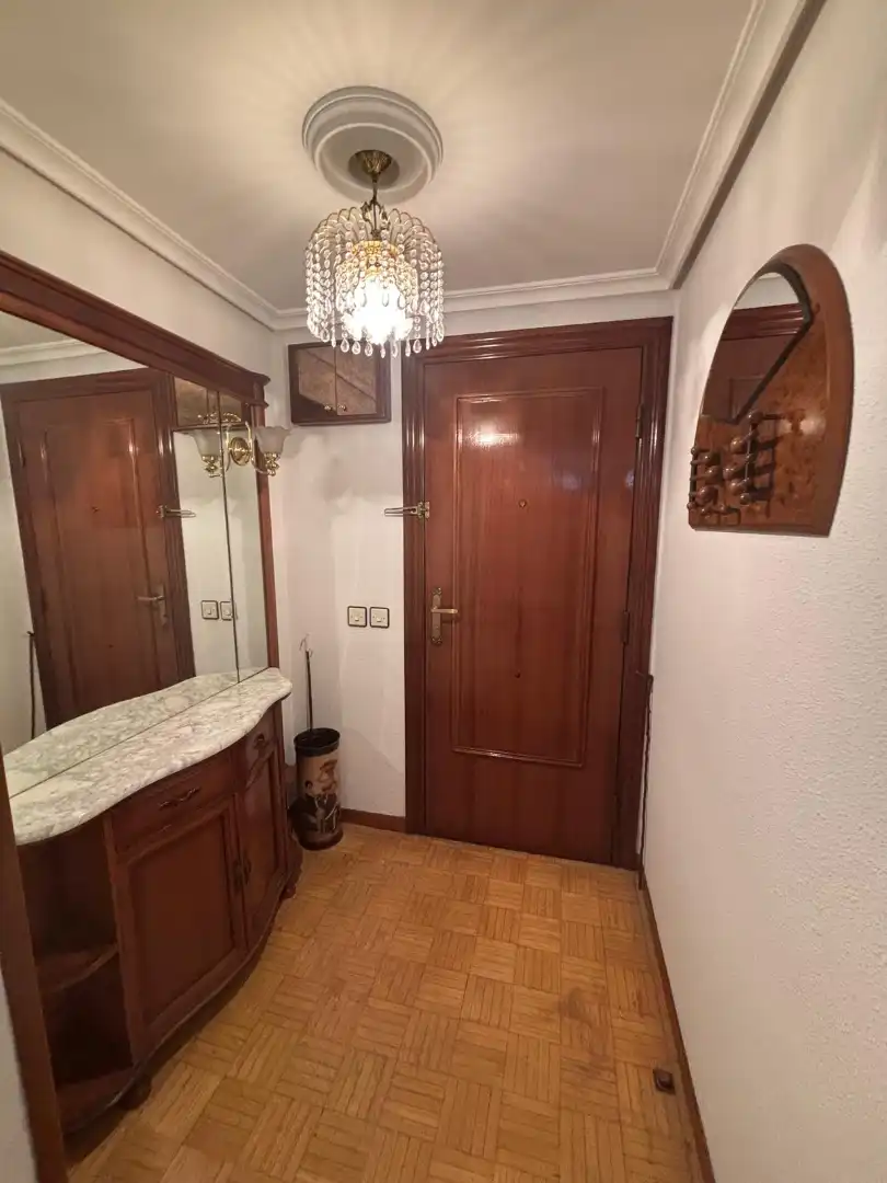 Wohnung zur Miete in Oviedo  mit Heizung, Parkett und Möbliert