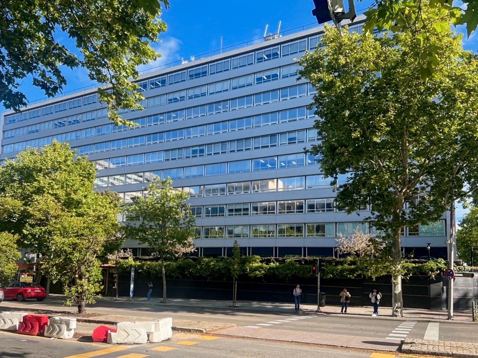 Vista exterior de Oficina de lloguer en  Madrid Capital amb Aire condicionat, Calefacció i Moblat