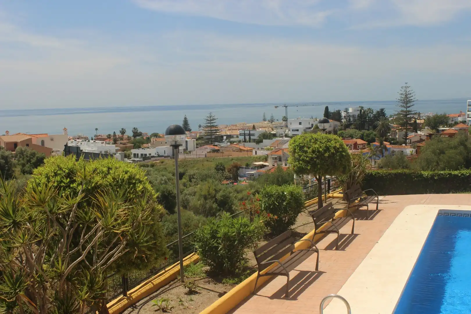 Vista exterior de Casa adosada en venta en Rincón de la Victoria con Aire acondicionado, Calefacción y Jardín privado