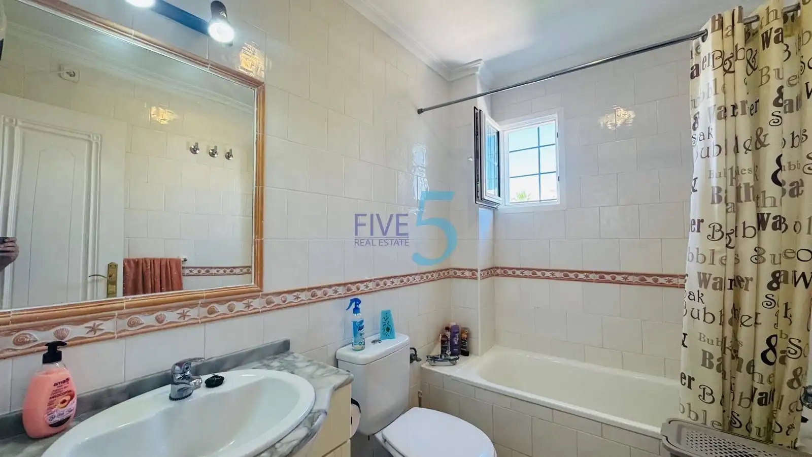 Badezimmer von Wohnung zum Verkauf in Orihuela mit Klimaanlage, Terrasse und Schwimmbad