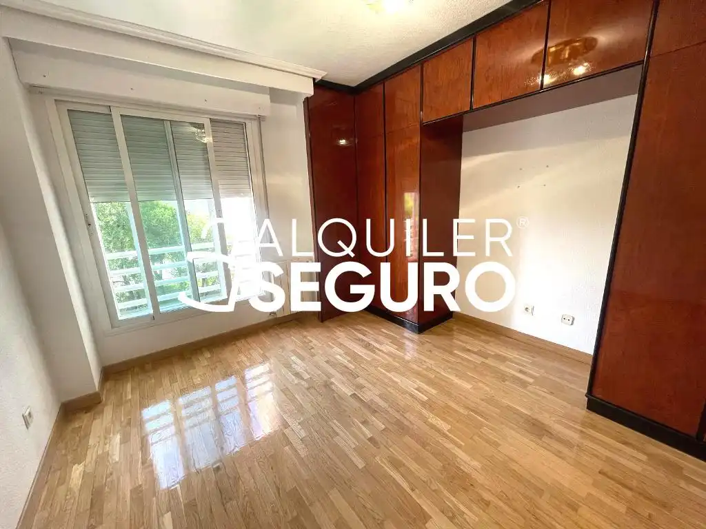 Habitación de Piso de alquiler en Madrid con Calefacción y Piscina
