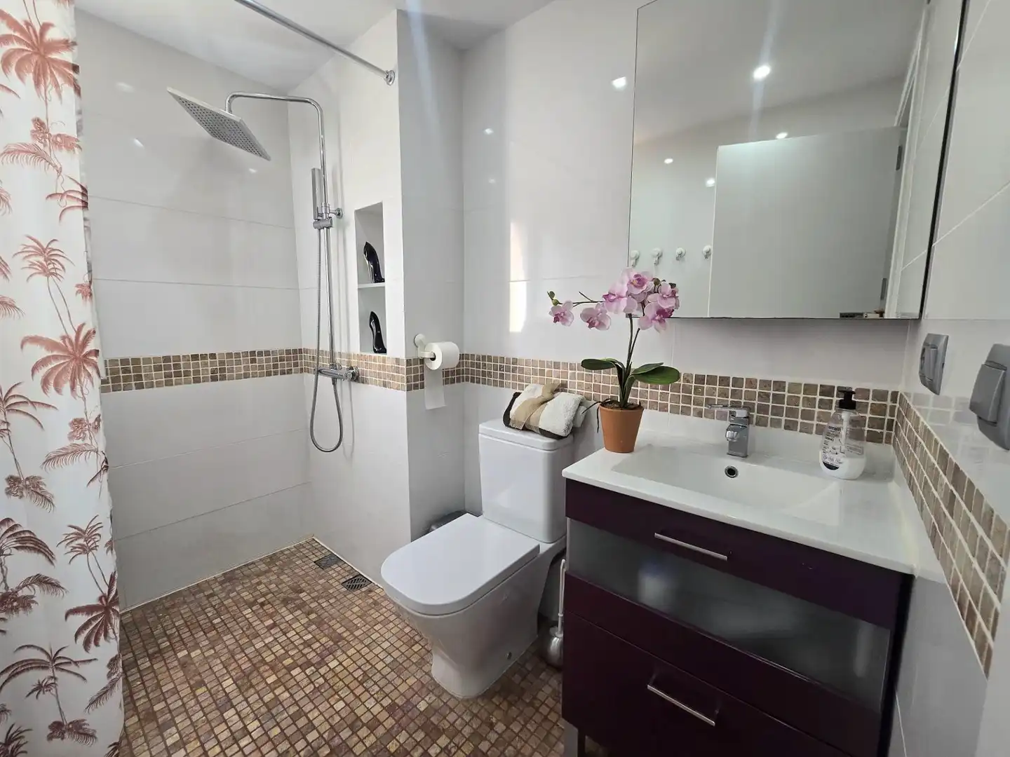 Baño de Piso en venta en Torremolinos con Terraza, Trastero y Amueblado