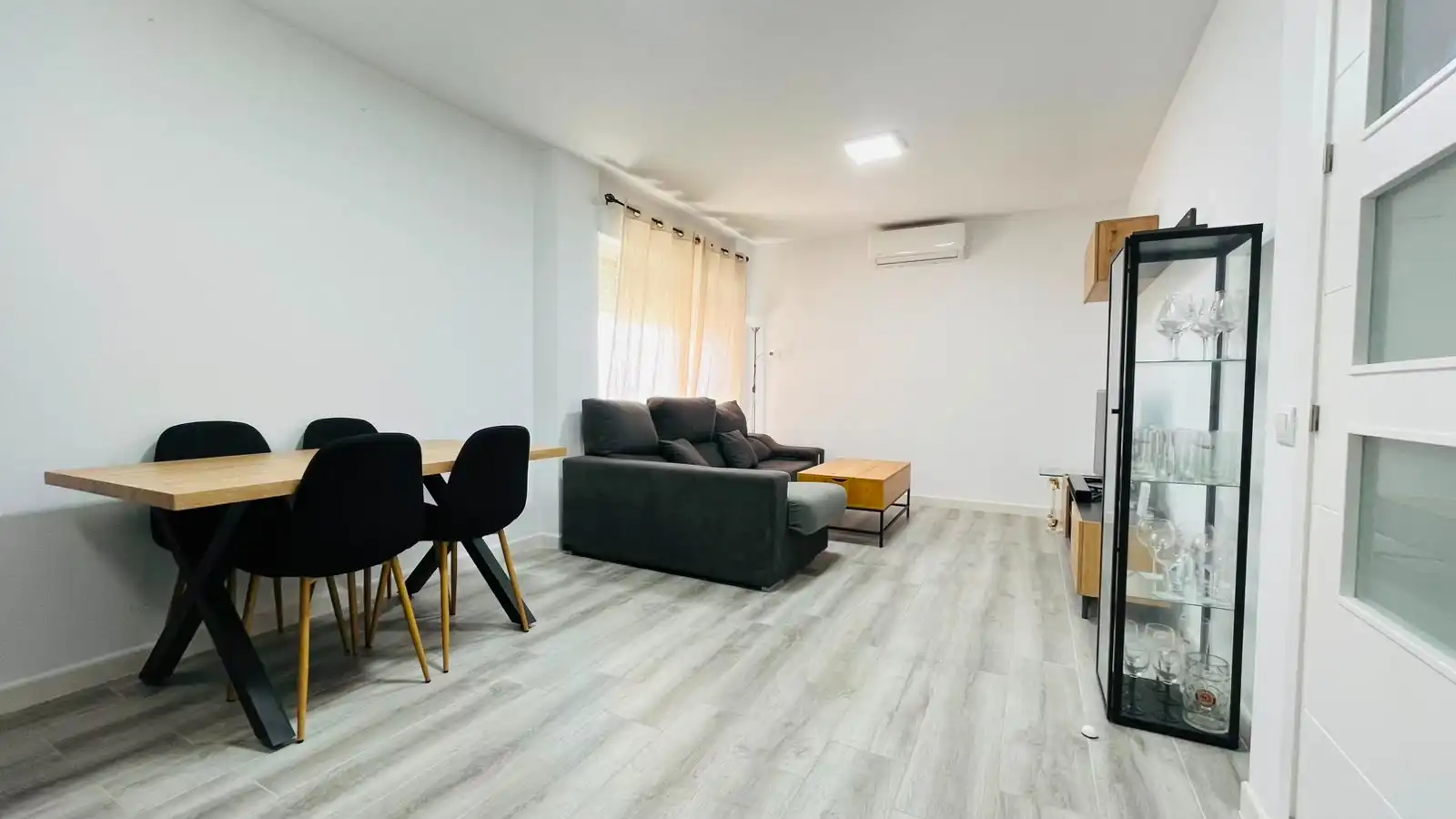 Wohnzimmer von Wohnung zur Miete in San Fernando mit Klimaanlage, Möbliert und Ofen