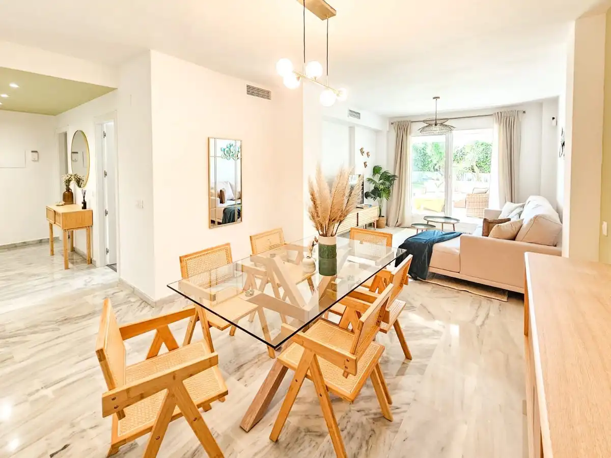 Menjador de Apartament de lloguer en Marbella amb Aire condicionat, Moblat i TV