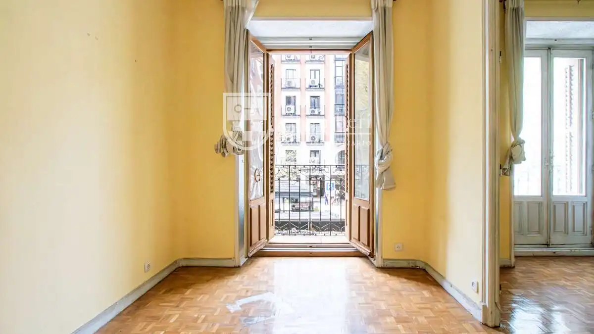 Bedroom of Flat for sale in Madrid  with Heating, Storage room and Balcony