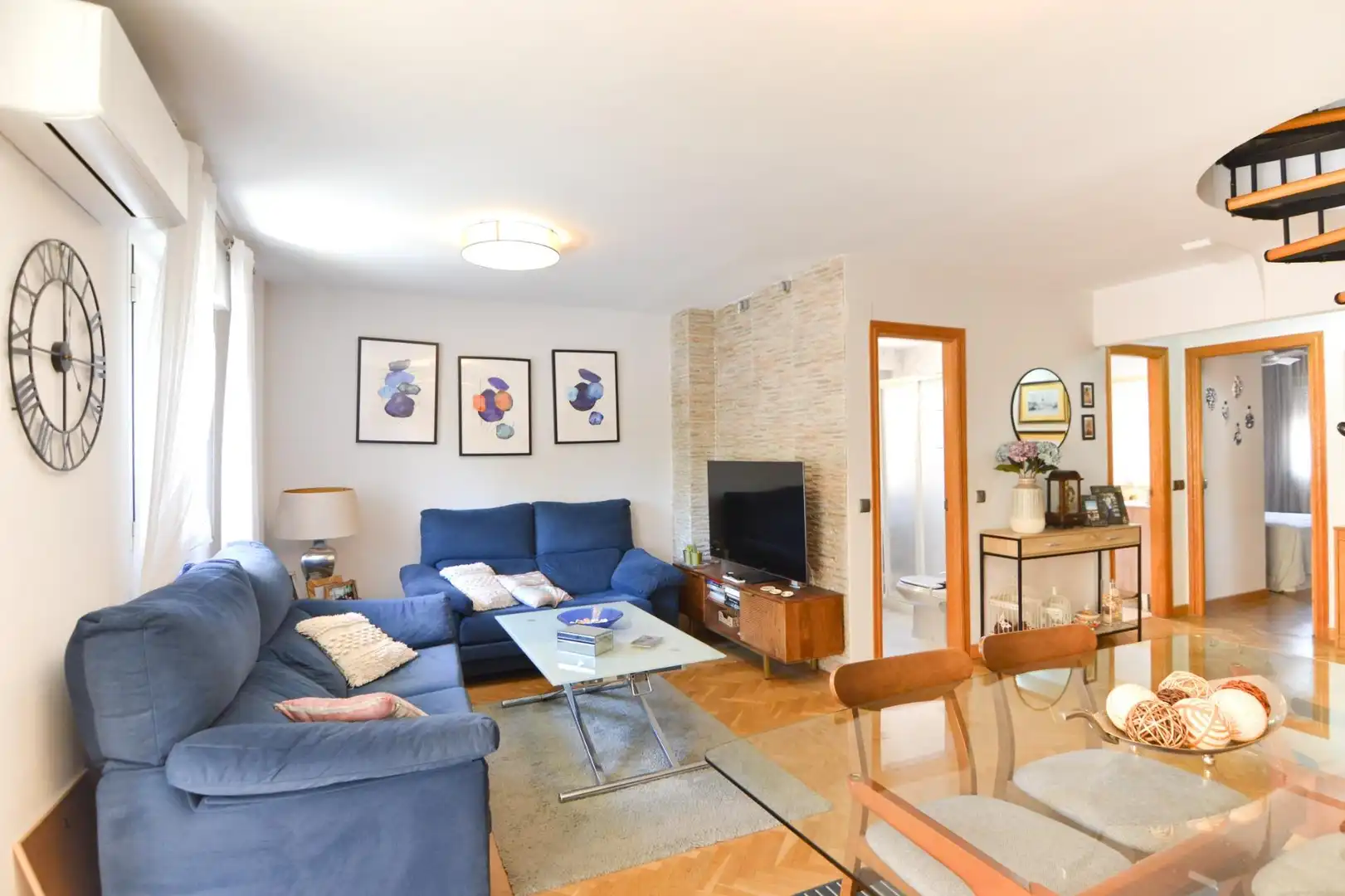 Living room of Duplexes for sale in Villanueva del Pardillo  with Air Conditioner, Heating and Parquet flooring