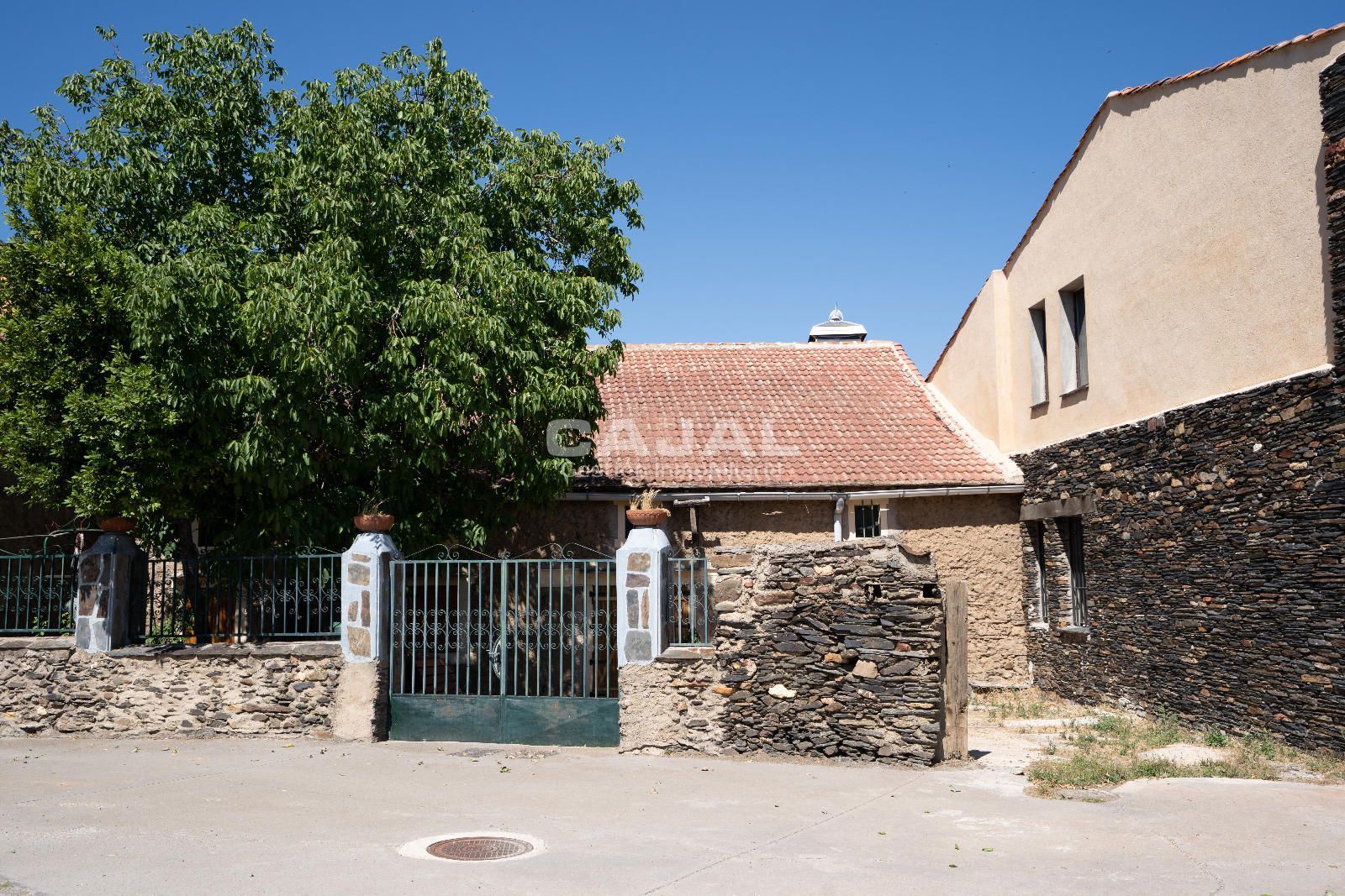 Vista exterior de Casa o xalet en venda en Riaza amb Jardí privat