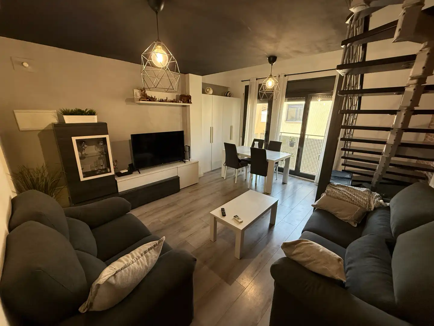 Sala d'estar de Dúplex en venda en Santa Eulàlia de Ronçana amb Aire condicionat, Calefacció i Moblat