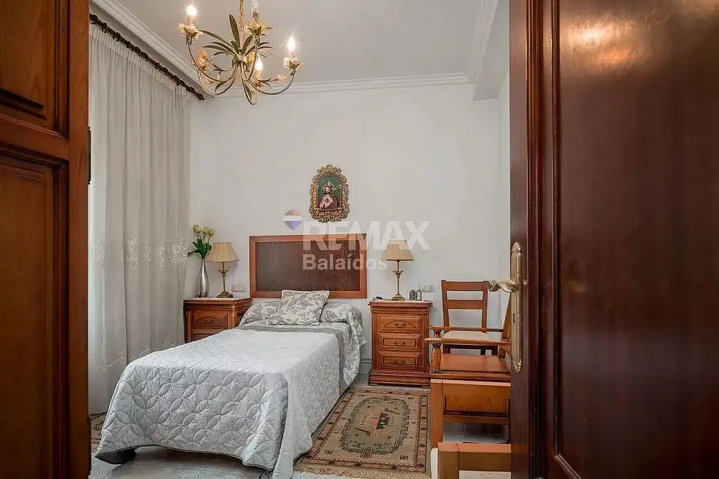 Dormitori de Casa o xalet en venda en A Pobra do Caramiñal amb Calefacció, Jardí privat i Parquet