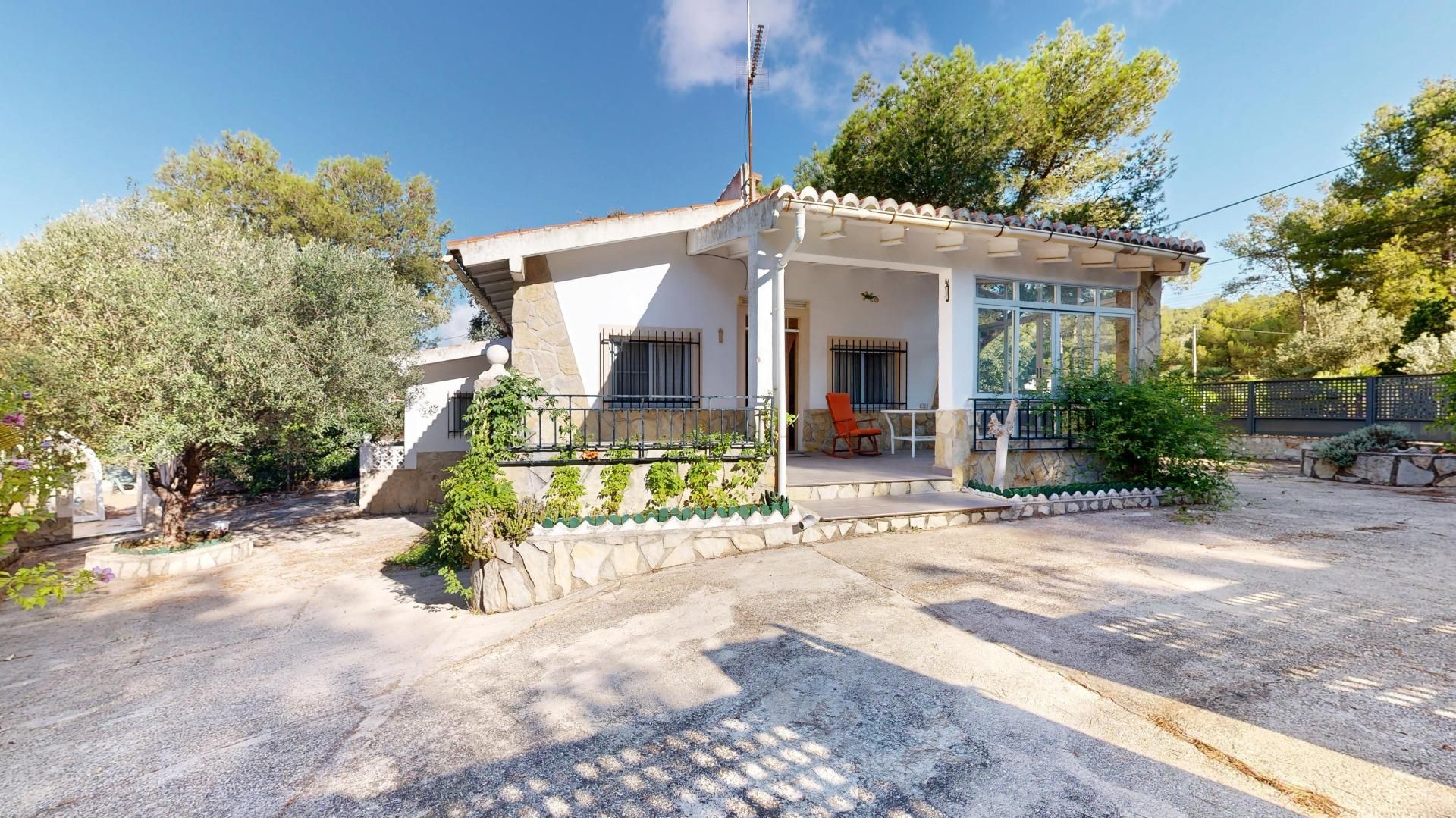 Exterior view of House or chalet for sale in Tavernes de la Valldigna  with Private garden, Terrace and Storage room
