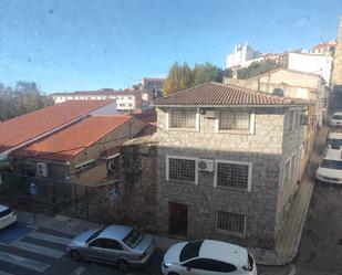 Vista exterior de Edifici en venda en Plasencia