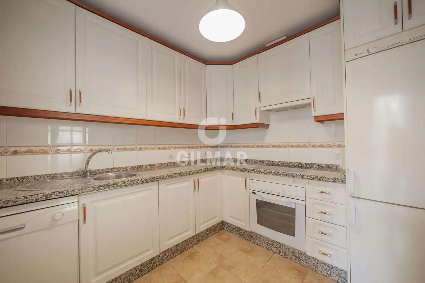 Cocina de Piso en venta en Sevilla con Calefacción, Jardín privado y Trastero