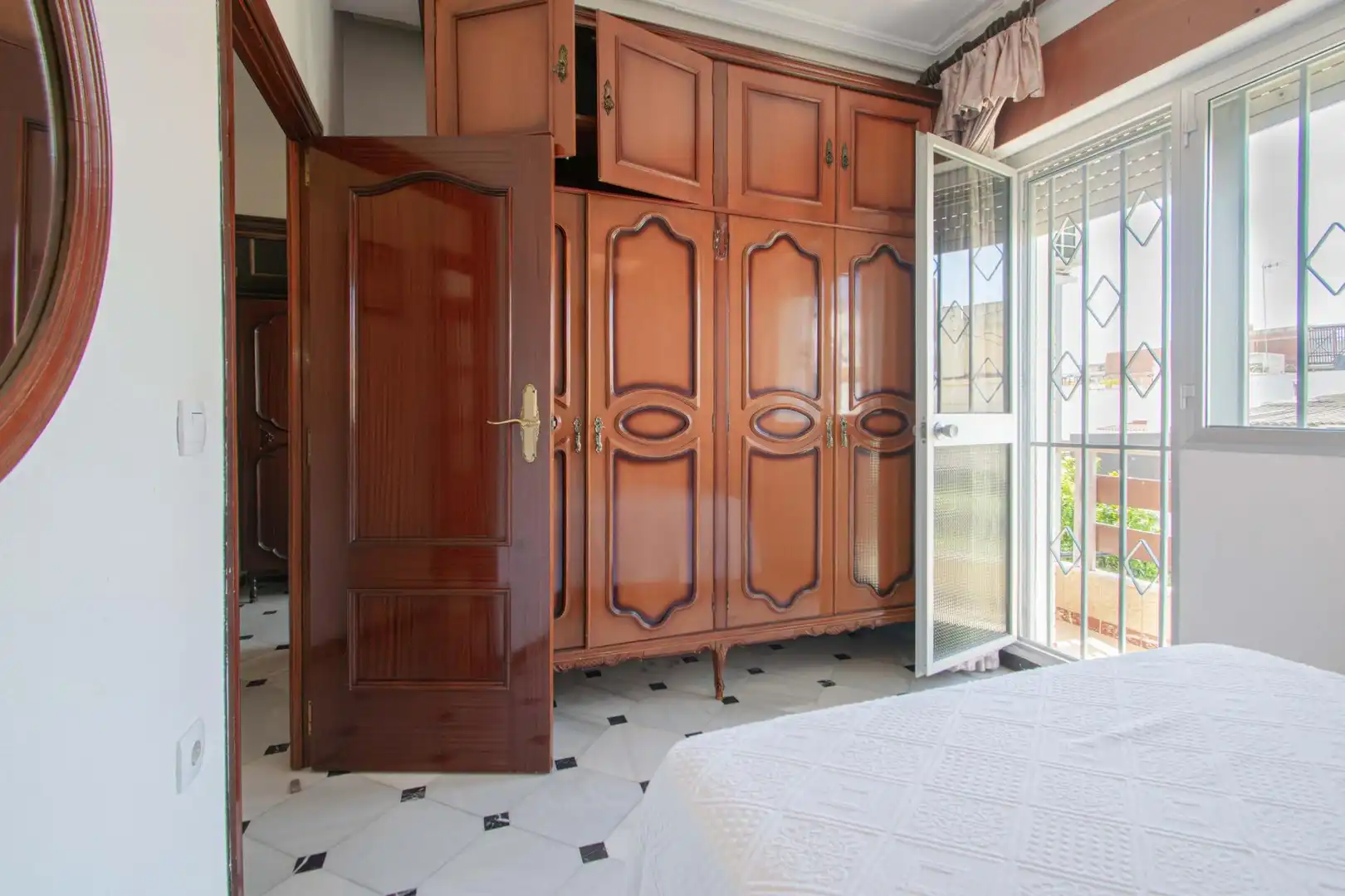 Bedroom of Flat for sale in Sevilla  with Air Conditioner, Heating and Terrace
