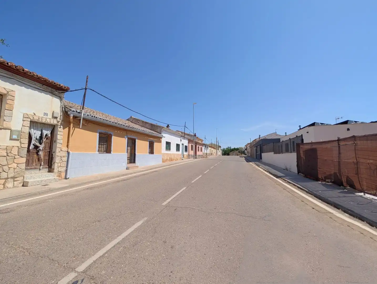 Vista exterior de Casa adosada en venda en La Puebla de Híjar amb Calefacció, Terrassa i Traster