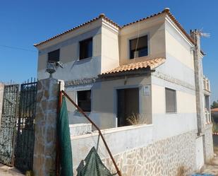 Vista exterior de Casa o xalet en venda en Chiva amb Terrassa