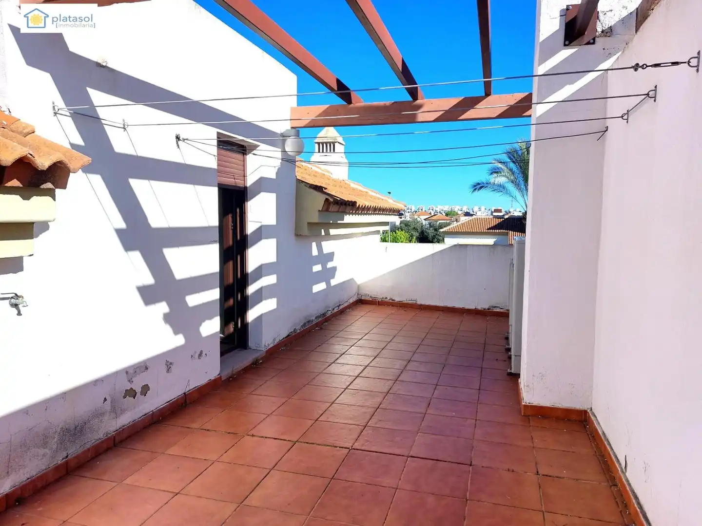 Terrassa de Casa adosada en venda en Guillena amb Aire condicionat, Calefacció i Jardí privat
