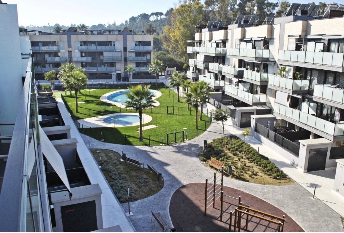Vista exterior de Àtic de lloguer en San Juan de Aznalfarache amb Aire condicionat, Calefacció i Terrassa