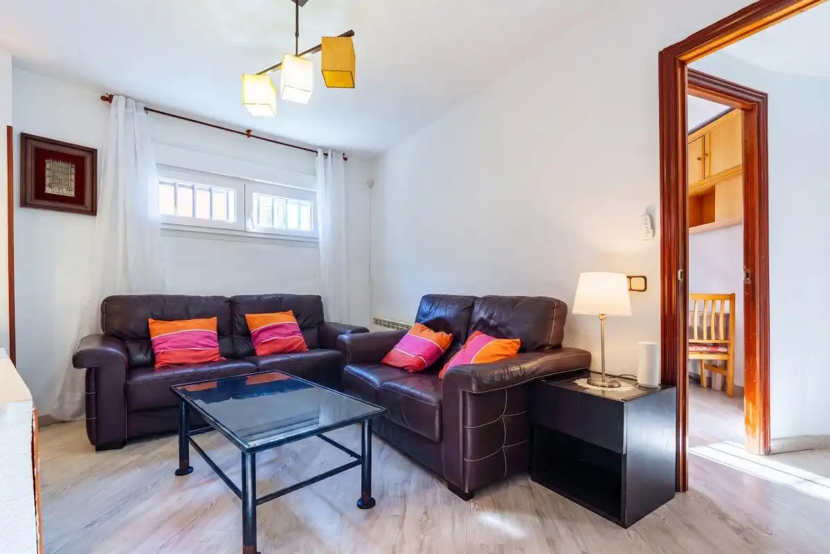 Piso en venta en C. de las Cañas, Colina
