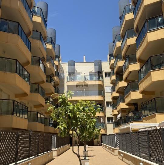 Foto 1 de Apartament en venda a Puerto de Estepona, Málaga