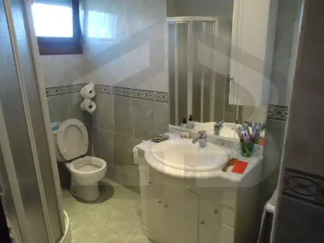 Bany de Casa adosada en venda en Medina de Pomar amb Calefacció, Piscina i Balcó
