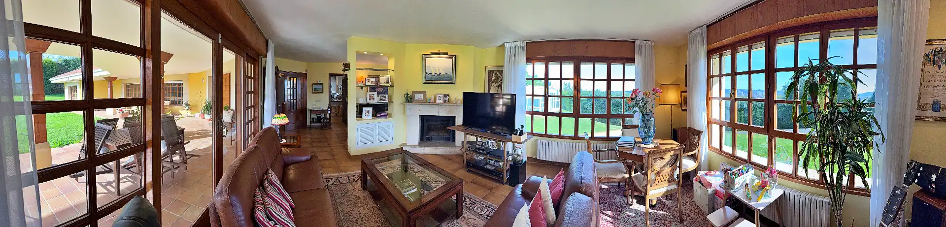 Sala d'estar de Casa o xalet en venda en Gijón  amb Calefacció, Parquet i Terrassa