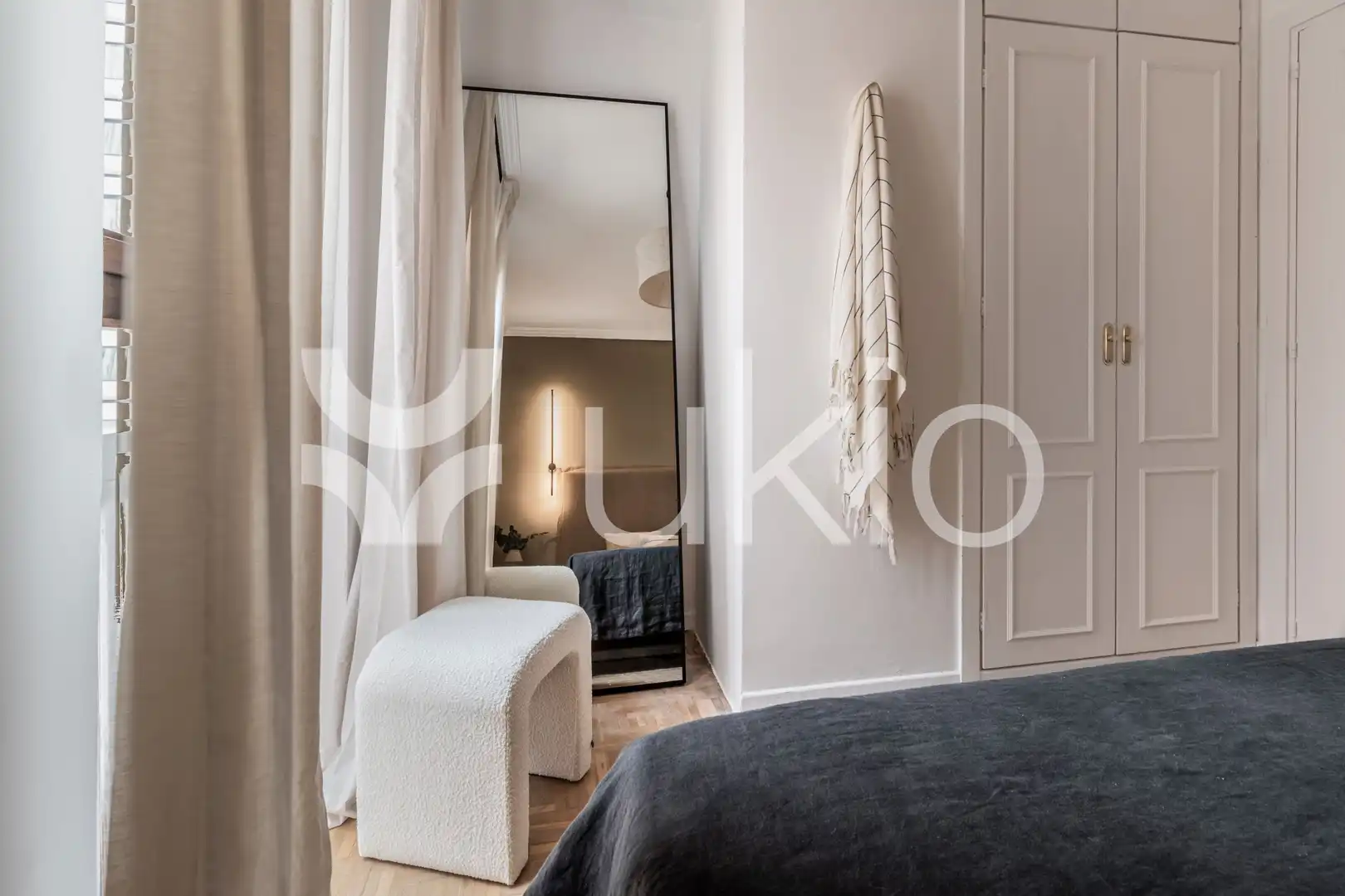 Dormitori de Apartament de lloguer en Madrid amb Aire condicionat, Calefacció i Moblat