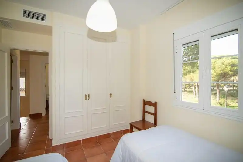 Habitación de Casa o chalet en venta en Chiclana de la Frontera con Aire acondicionado, Jardín privado y Trastero