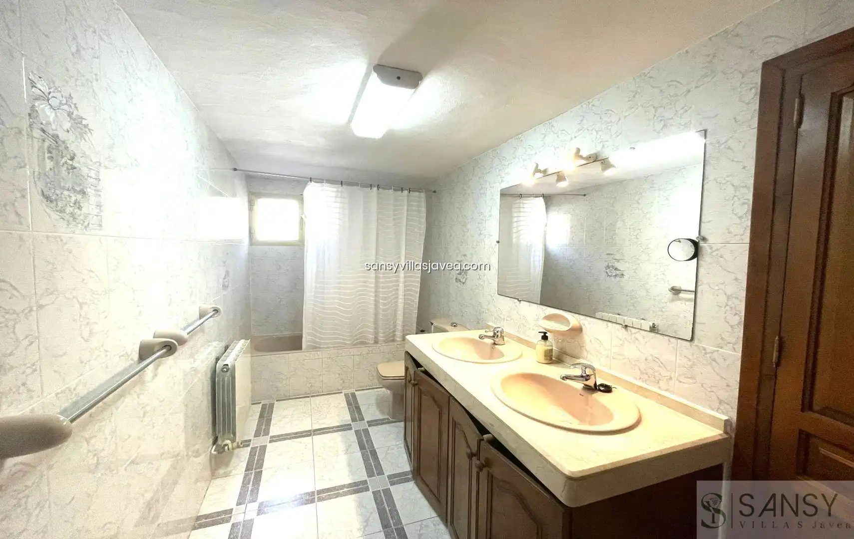 Bathroom of Houses for sale in Jávea / Xàbia  with Air Conditioner and Storage room