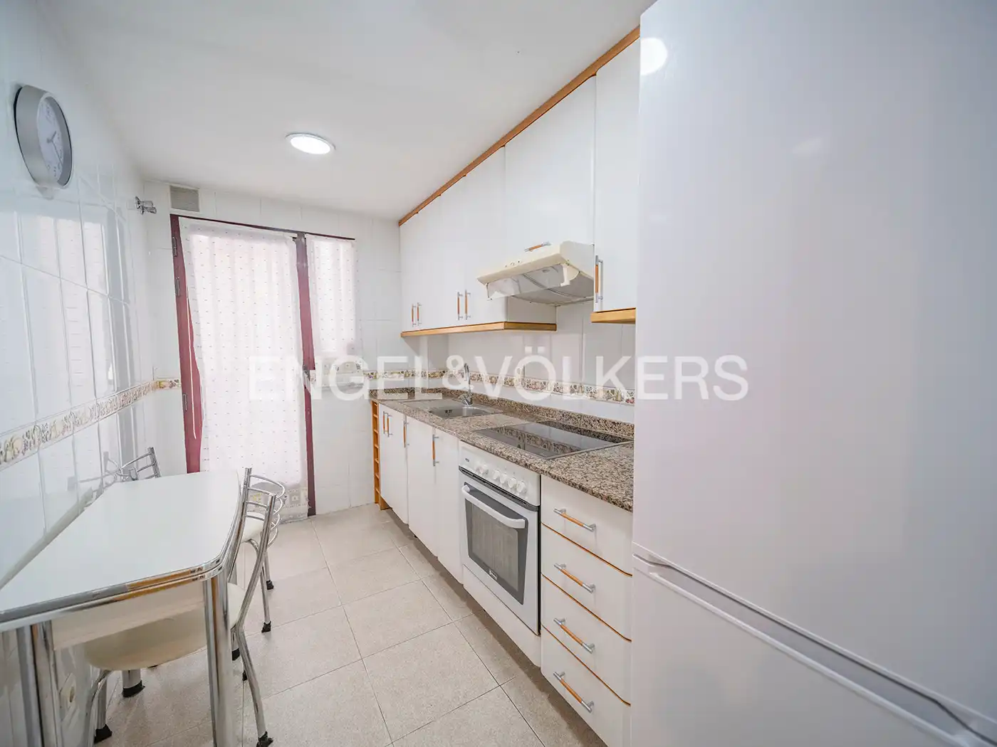 Küche von Wohnung zum Verkauf in Alicante / Alacant mit Klimaanlage und Heizung