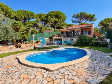 Chalet con balcón en venta en Cabanyes - Mas Ambrós - Mas Pallí