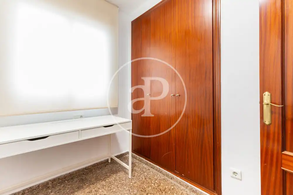 Flat for rent in Valencia  with Heating, Terrace and Furnished
