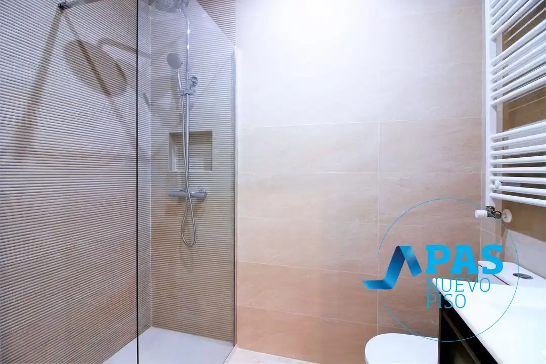 Baño de Piso en venta en Santander con Calefacción, Terraza y Balcón