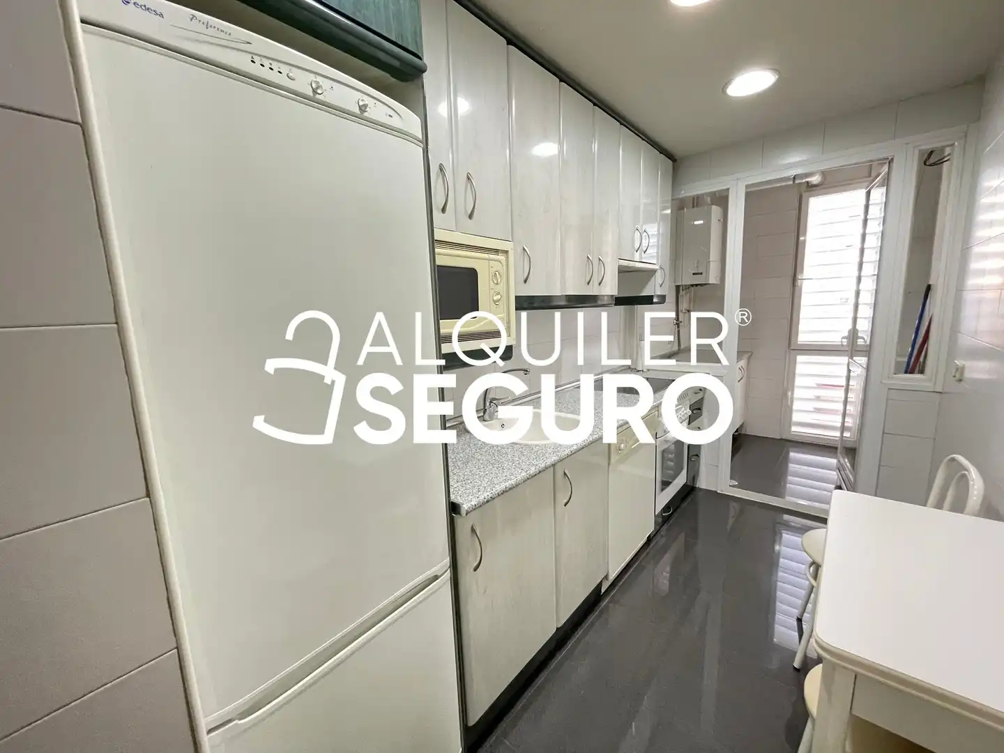 Cocina de Piso de alquiler en Madrid con Calefacción, Trastero y Piscina