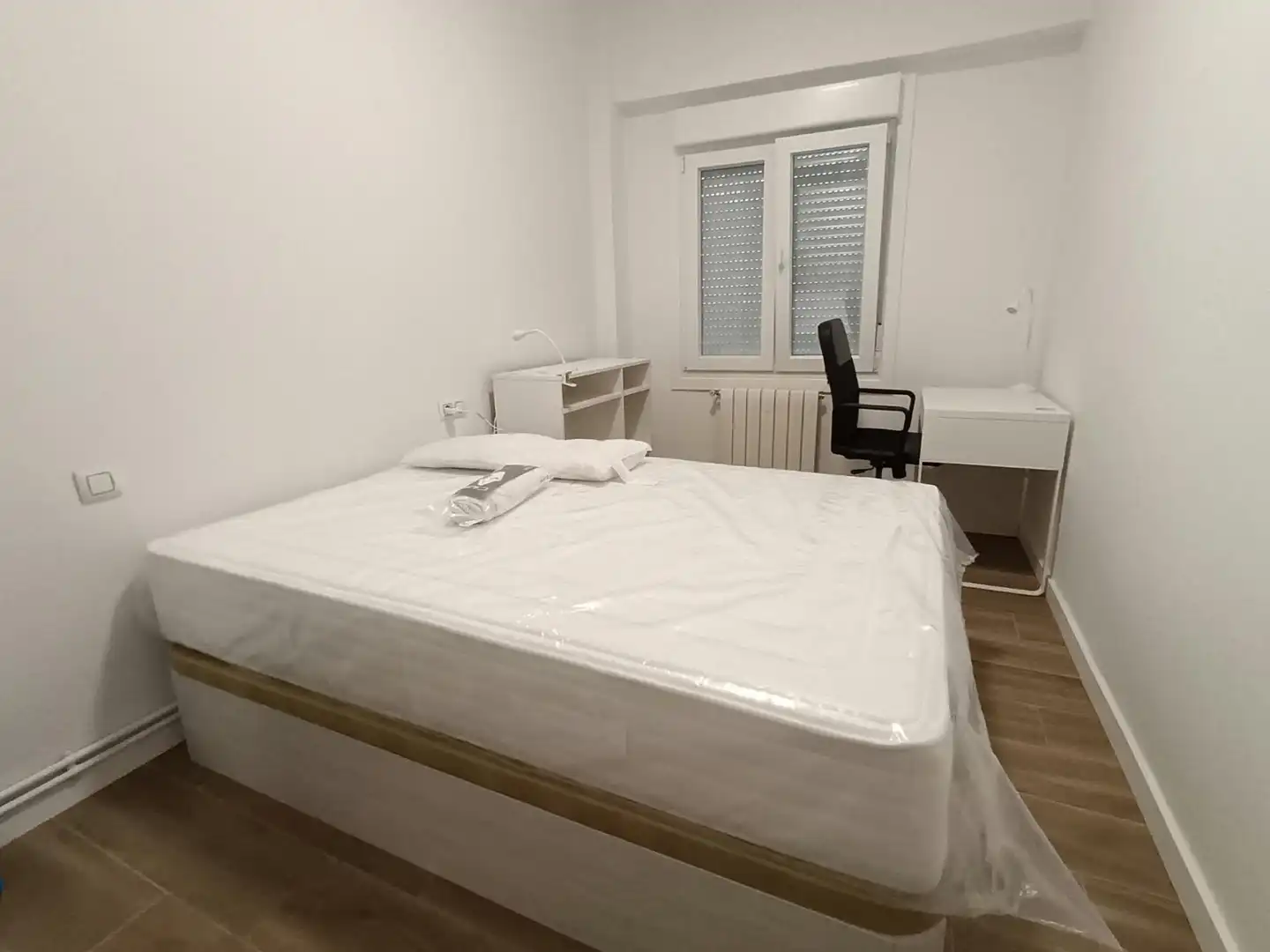 Bedroom of Flat for share in Universidad