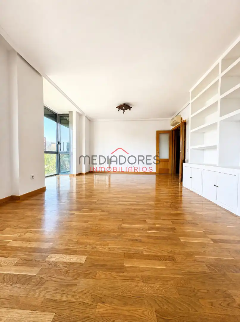 Piso con terraza en venta en Avenida de Francisco Pi y Margall, imagen 2