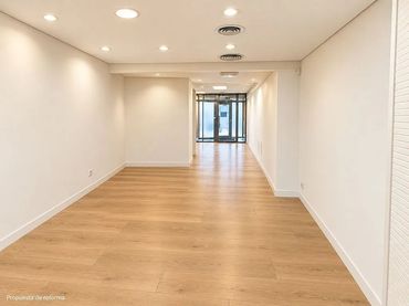 Local comercial en venda a Gran Via de les Corts Catalanes 1088