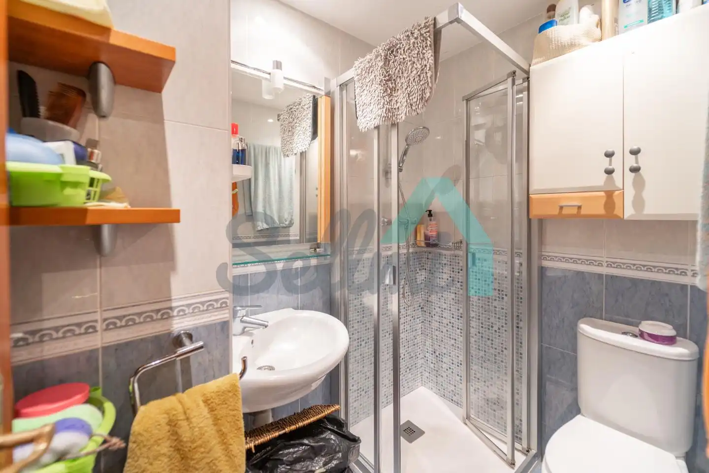 Bathroom of Flat for sale in Oviedo   with Heating, Parquet flooring and Storage room