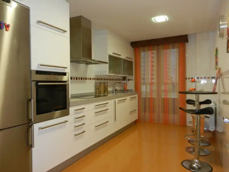 Apartament amb ascensor en venda a Rúa Salvador de Madariaga