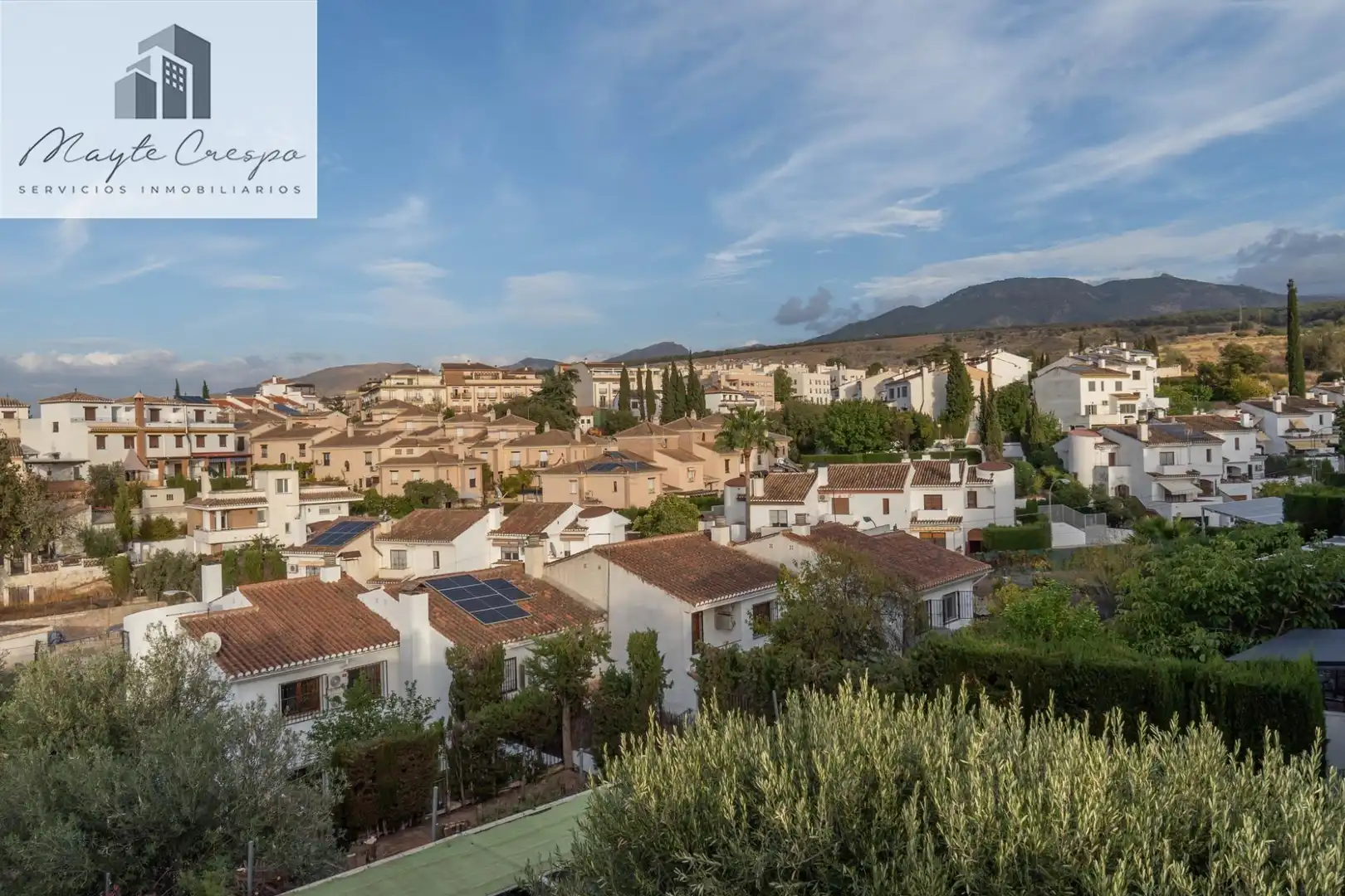 Vista exterior de Casa o xalet en venda en La Zubia amb Calefacció, Jardí privat i Terrassa