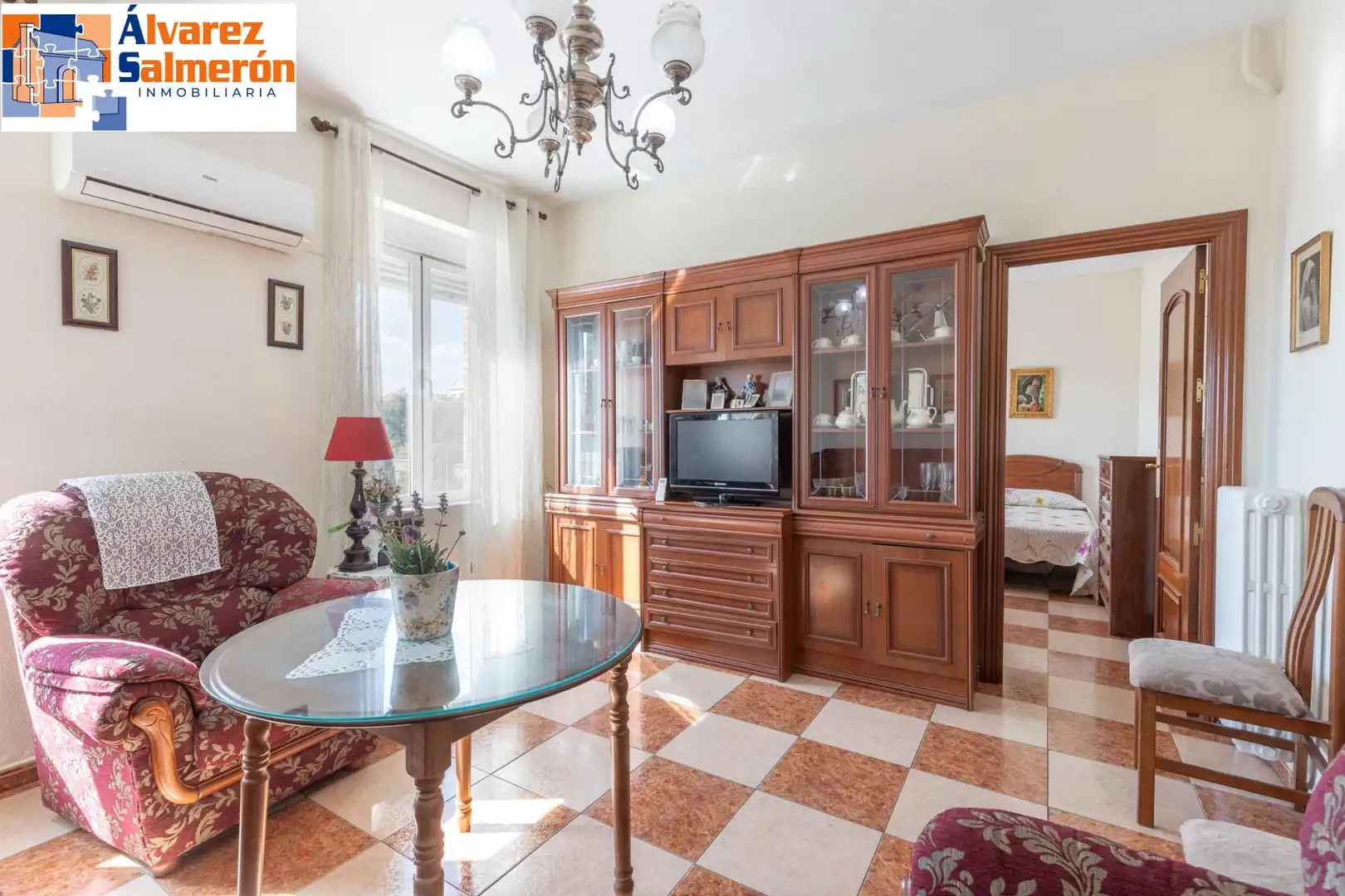 Sala d'estar de Pis en venda en Granada amb Aire condicionat i Calefacció
