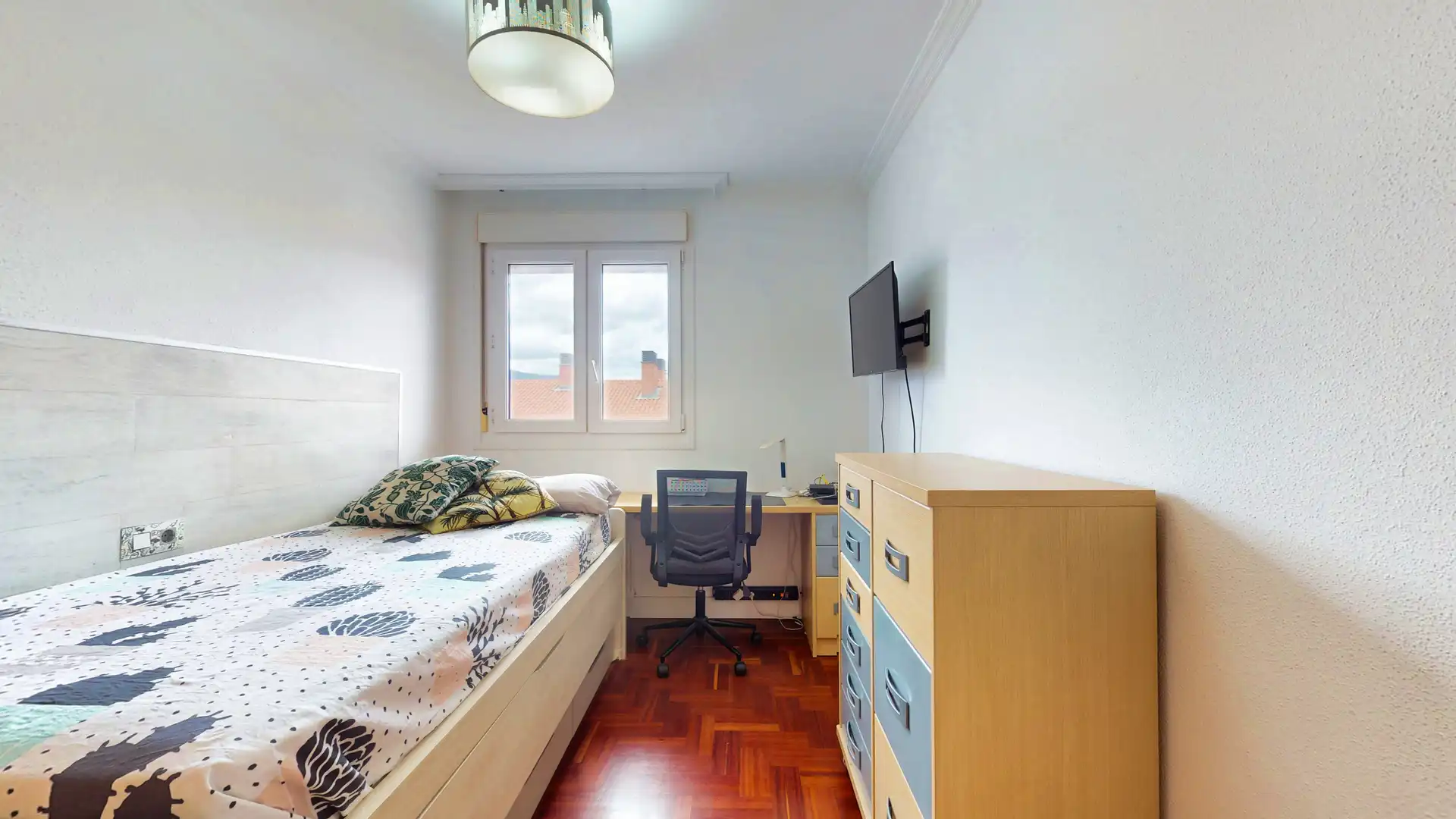 Habitación de Piso en venta en Bilbao  con Trastero y Balcón